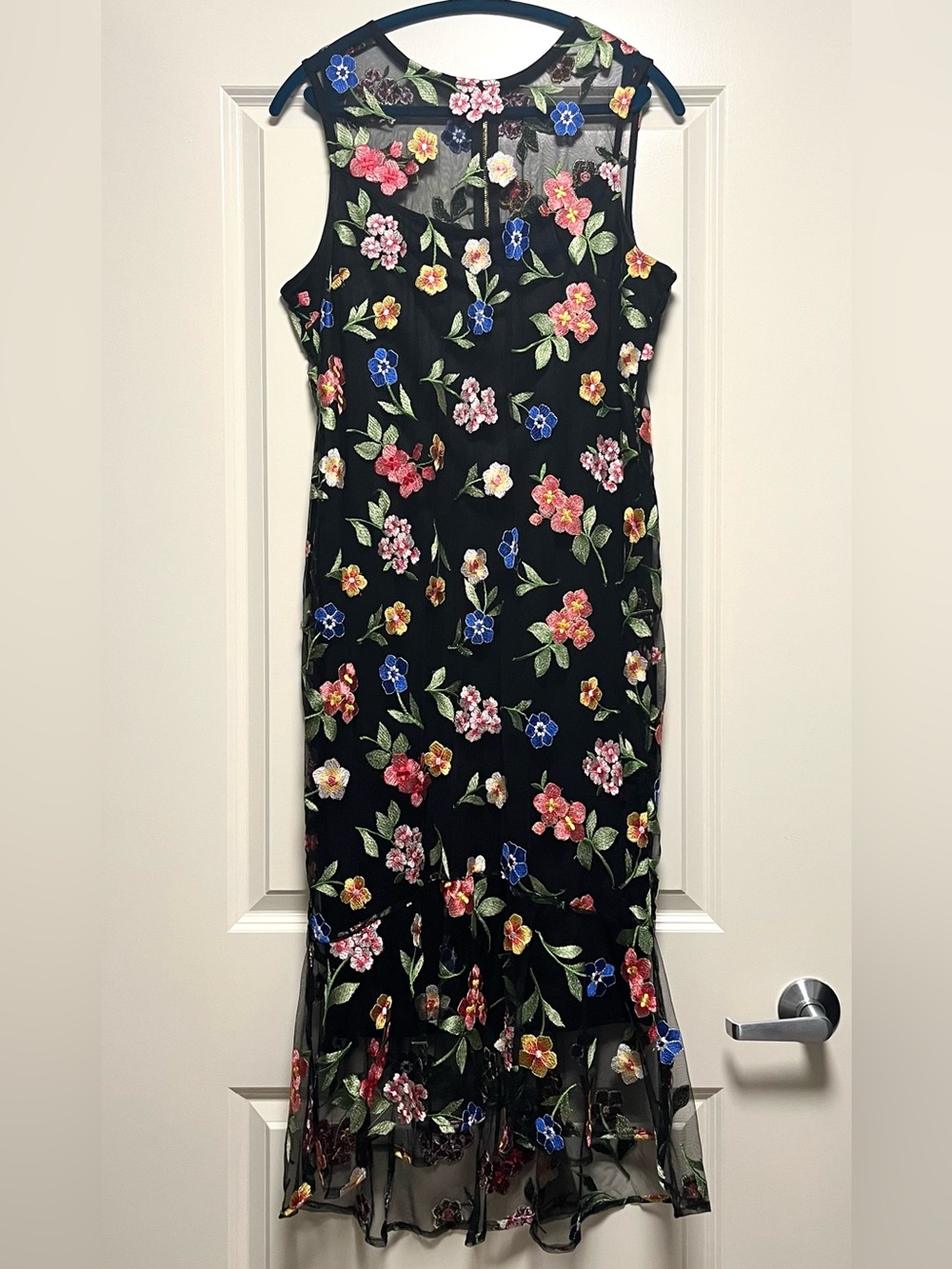EUC Calvin Klein Embroidered Floral Midi Dress Romantic Black with Flowers 12